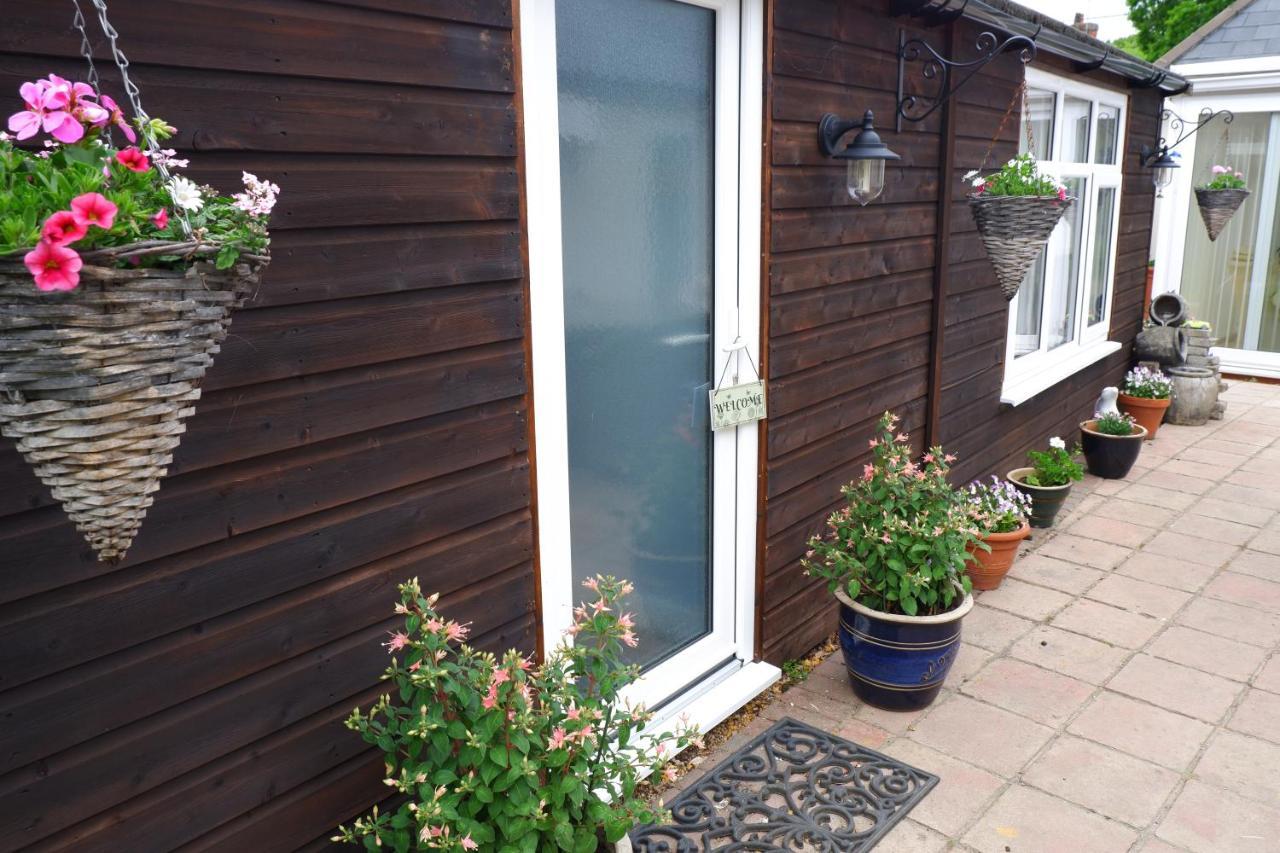The Garden Suite Holt Holt  Bagian luar foto