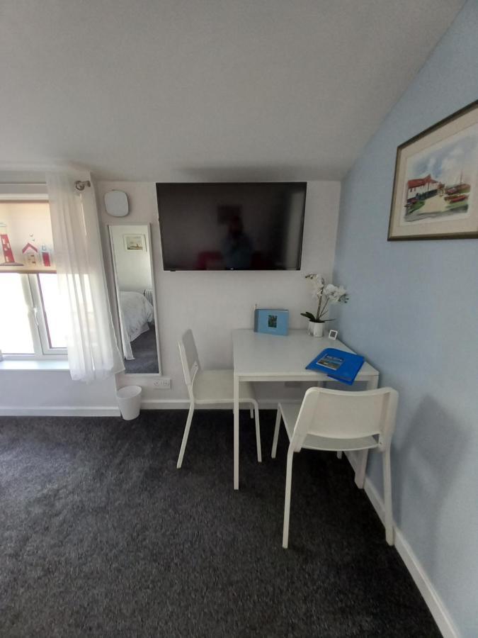 The Garden Suite Holt Holt  Bagian luar foto