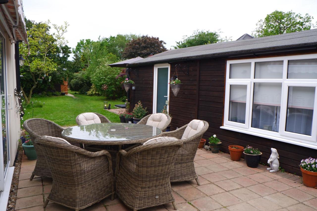 The Garden Suite Holt Holt  Bagian luar foto