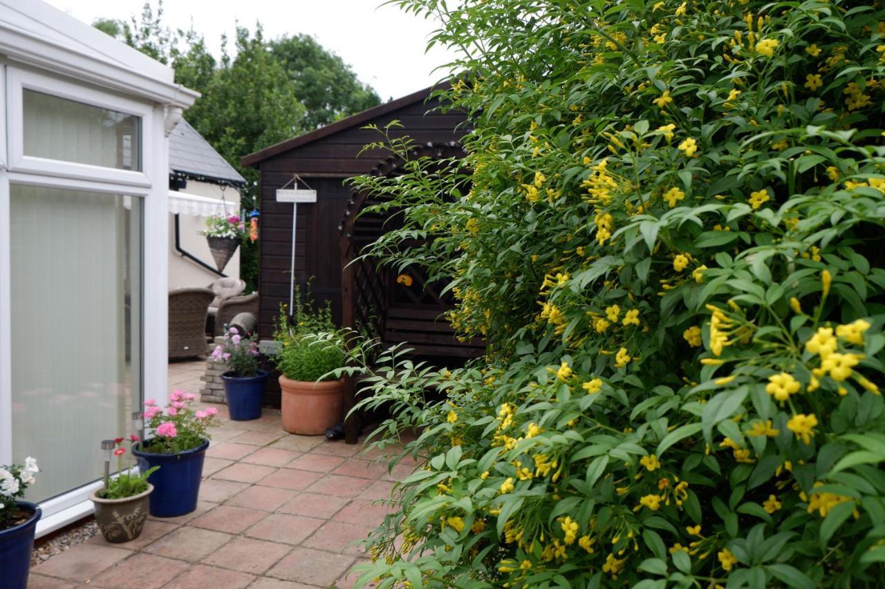 The Garden Suite Holt Holt  Bagian luar foto