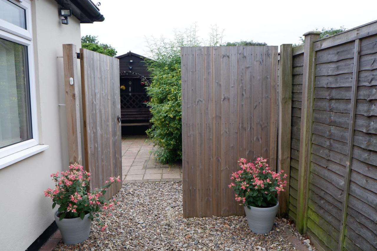 The Garden Suite Holt Holt  Bagian luar foto
