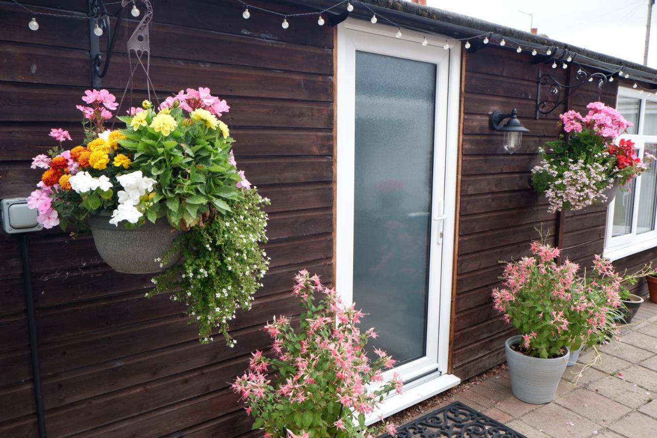 The Garden Suite Holt Holt  Bagian luar foto