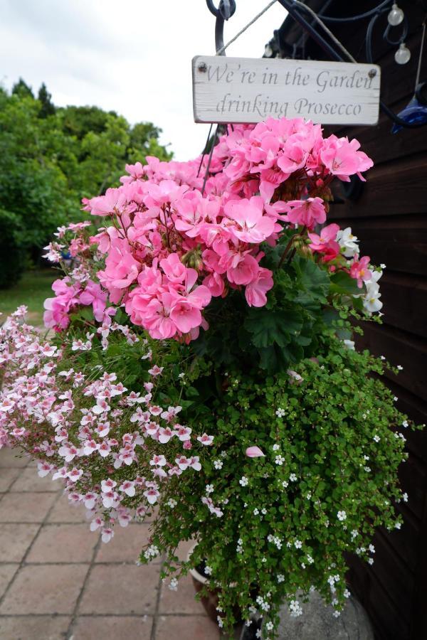 The Garden Suite Holt Holt  Bagian luar foto