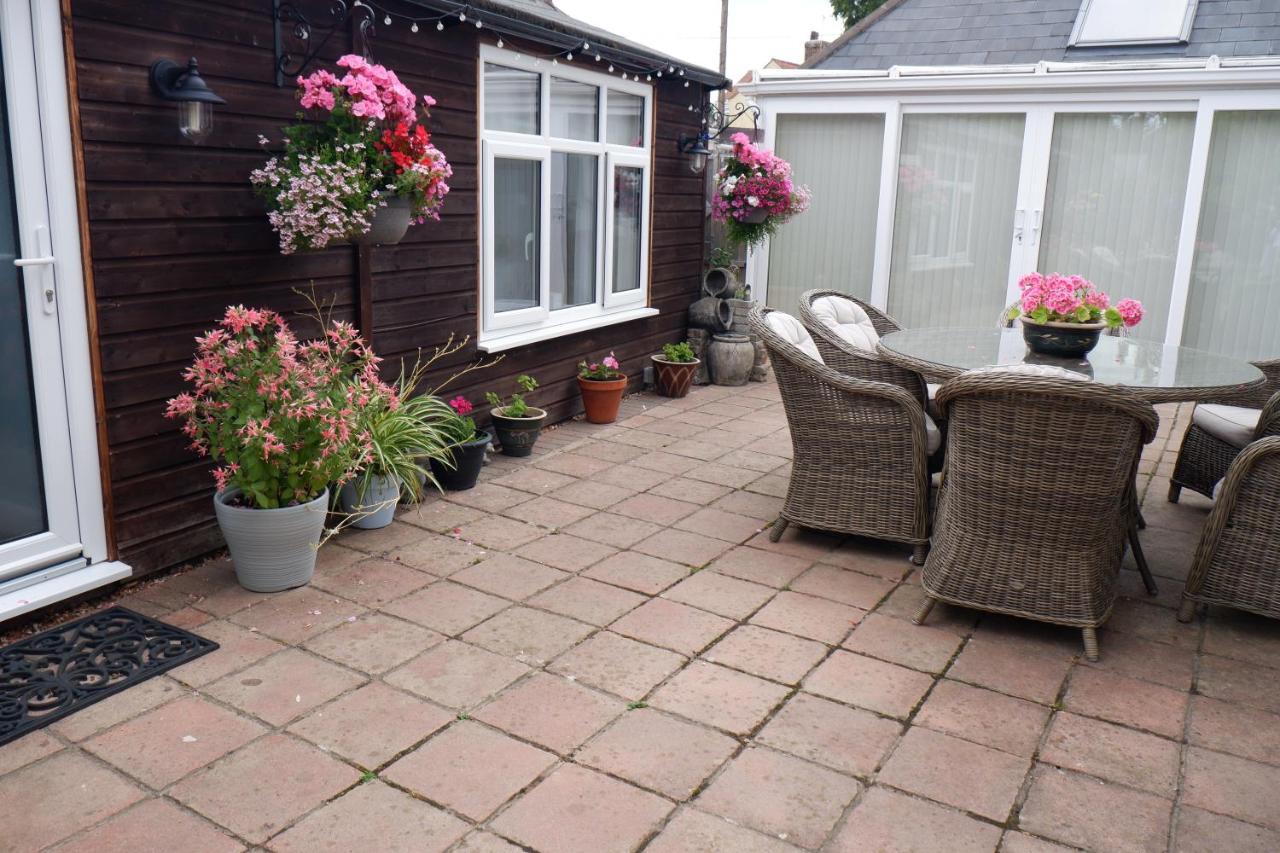 The Garden Suite Holt Holt  Bagian luar foto