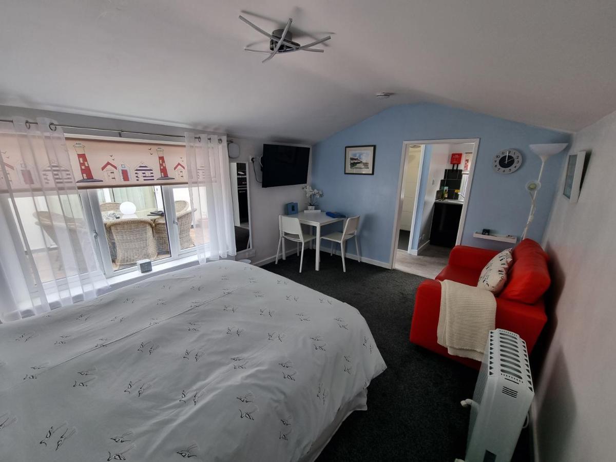 The Garden Suite Holt Holt  Bagian luar foto